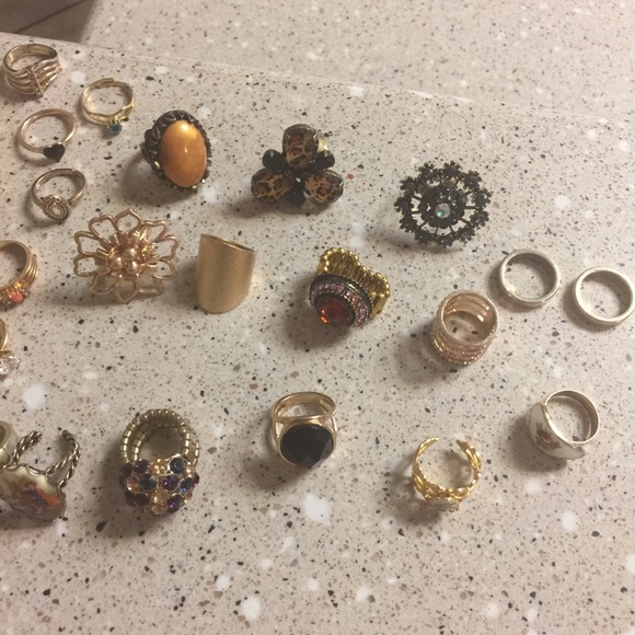 Bundle of rings. - Picture 3 of 3